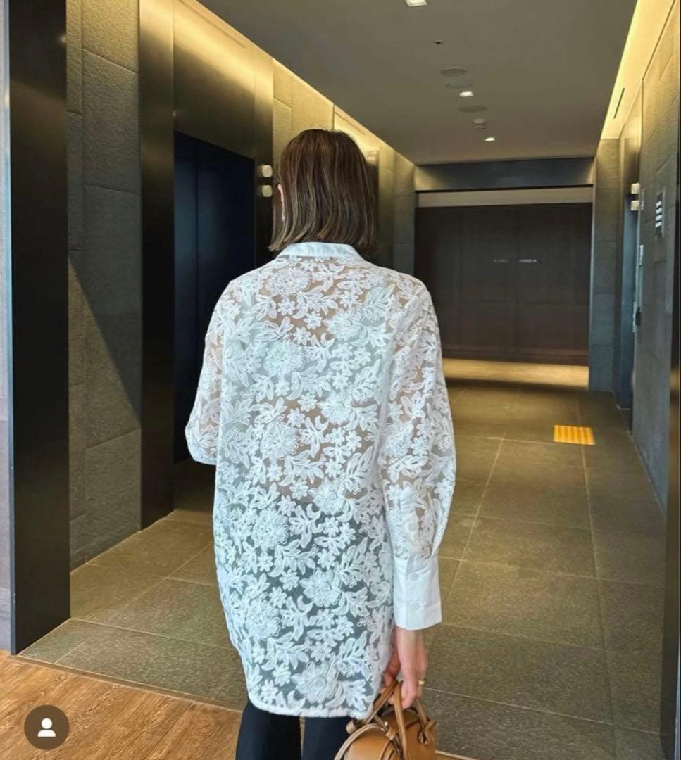 ELLIE エリー　スタンドカラーレースシャツ