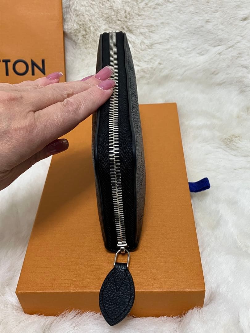 ルイ・ヴィトン マヒナ ジッピーウォレット ノワール 長財布