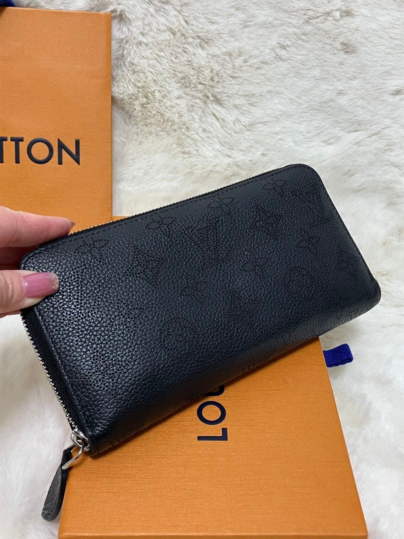 ルイ・ヴィトン マヒナ ジッピーウォレット ノワール 長財布