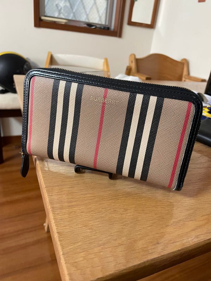 Burberry ストライプ柄 長財布