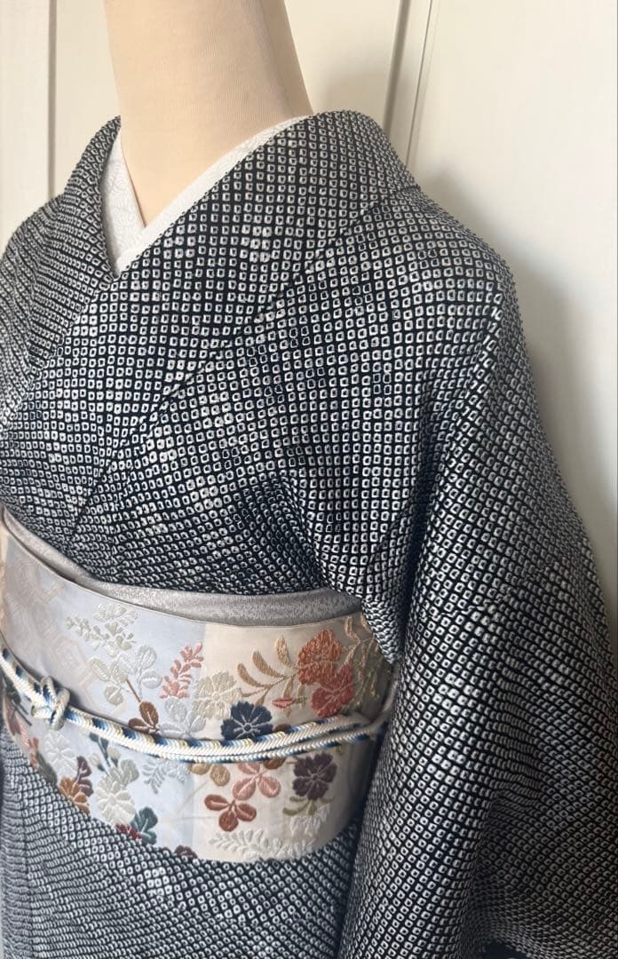 SALE　１月末迄　２０％オフ　豪華　本総絞り　斜め縞模様小紋着物