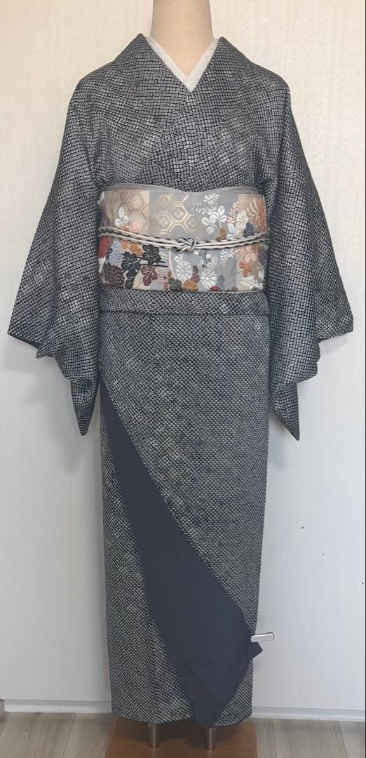 SALE　１月末迄　２０％オフ　豪華　本総絞り　斜め縞模様小紋着物