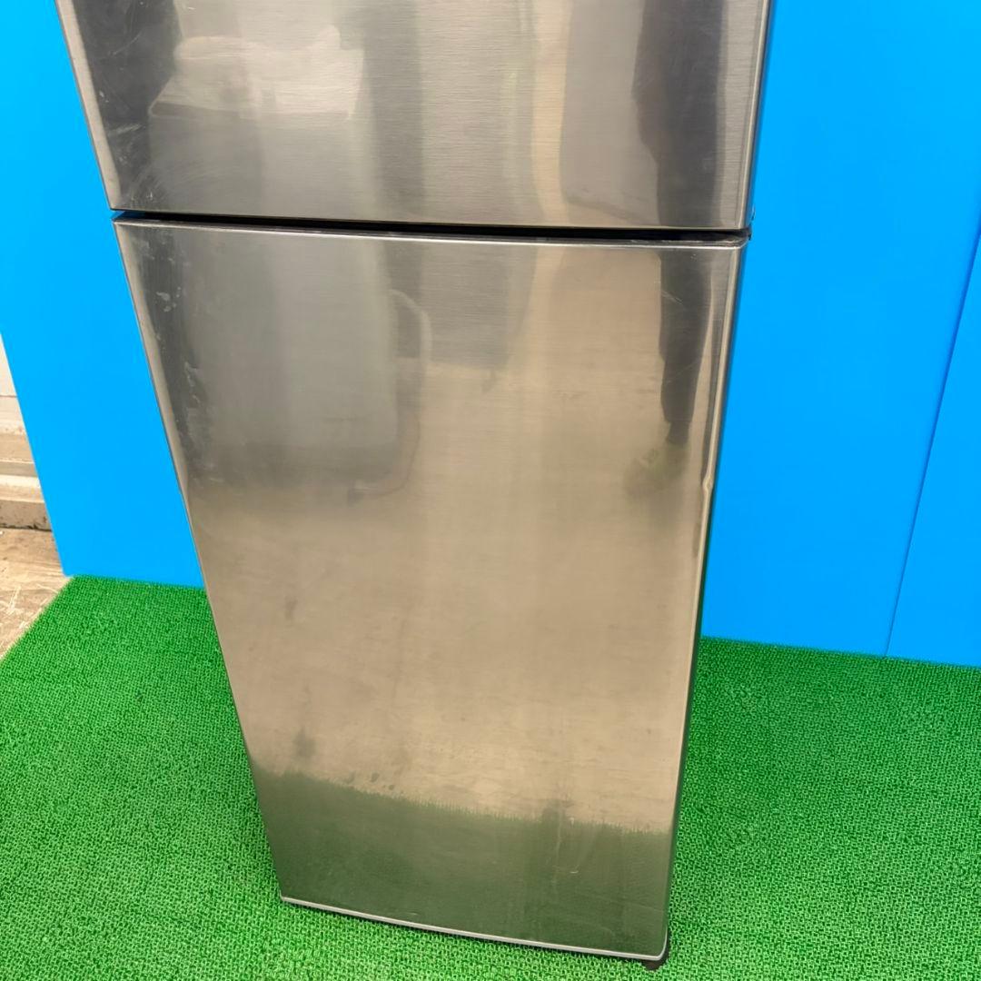 683 SHARP　中型冷蔵庫　200L強　小型　一人暮らし　右開き　2ドア