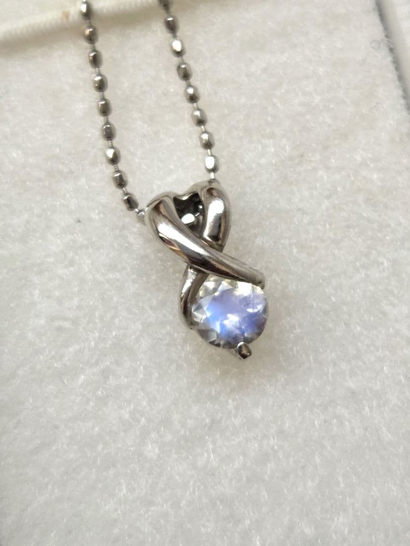 ムーンストーン　プラチナネックレス