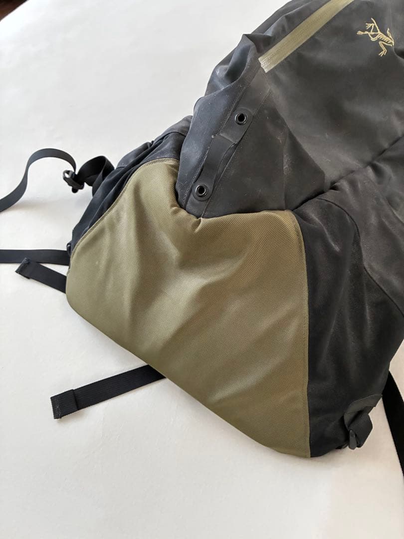 ARC'TERYX　アークテリクスArro22 アロー22 ブラック/オリーブ