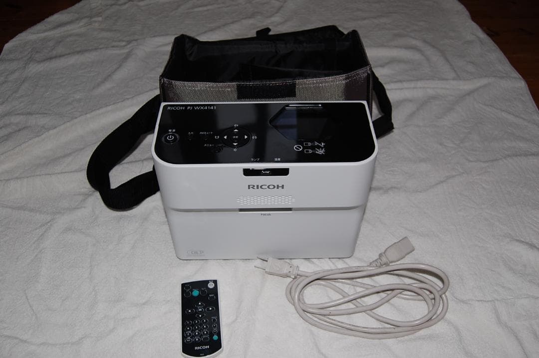 リコー　プロジエクター　PJWX4141　中古