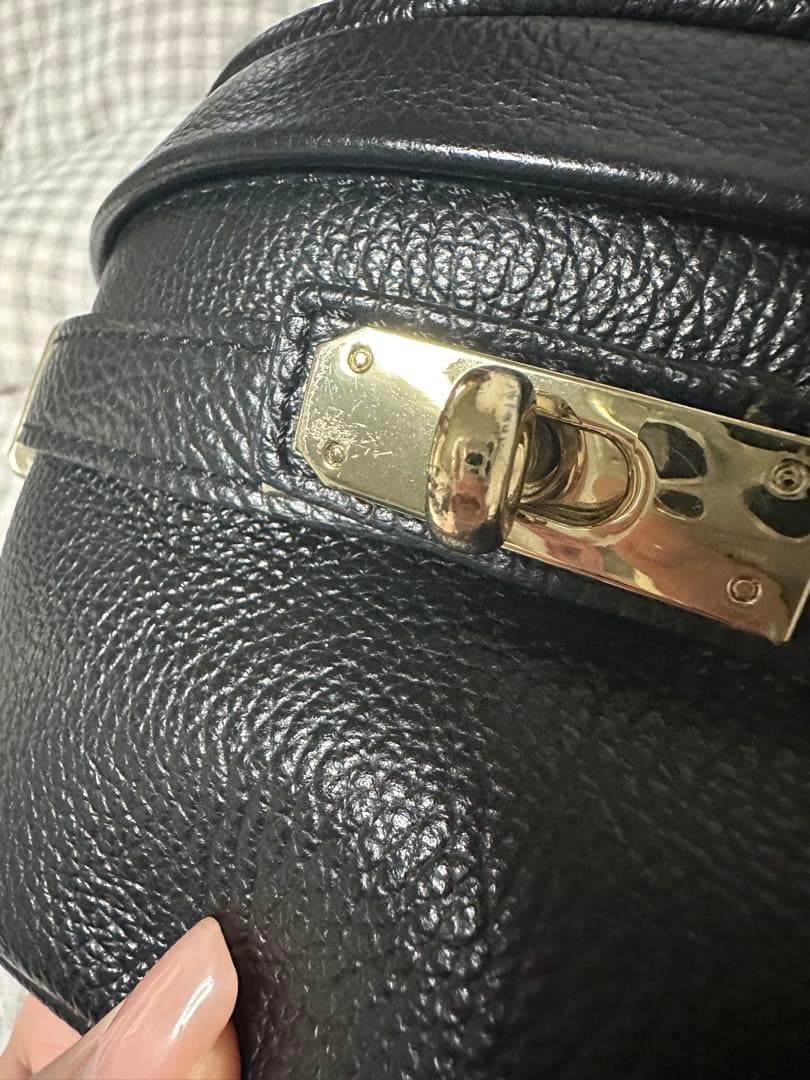 AULENTTI オーレンティ　レザー　ボディバッグ