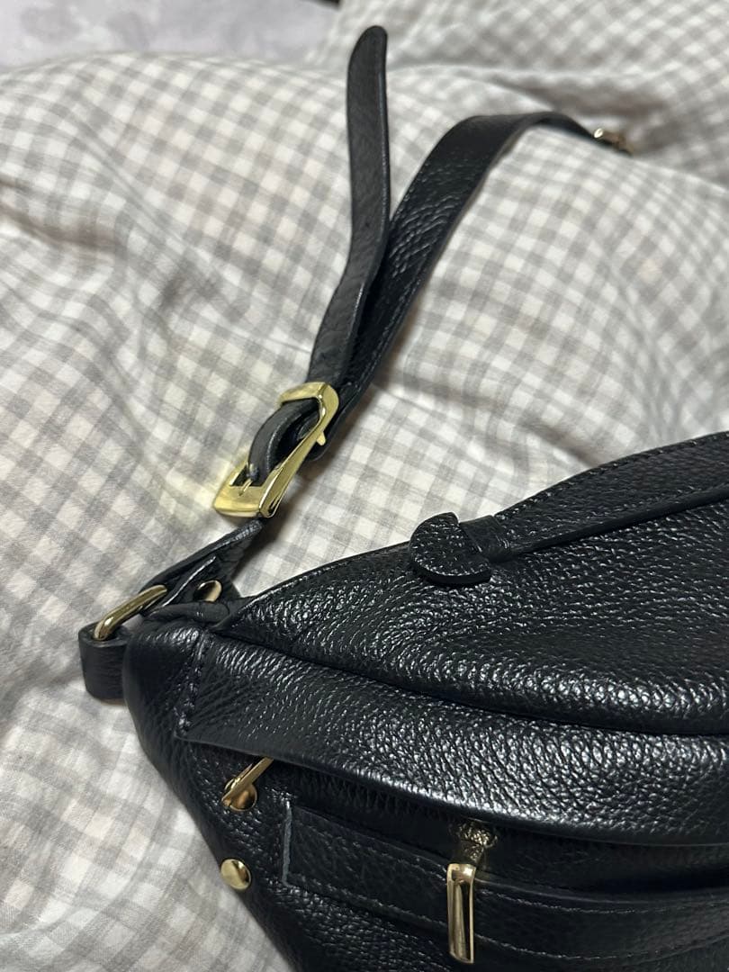 AULENTTI オーレンティ　レザー　ボディバッグ