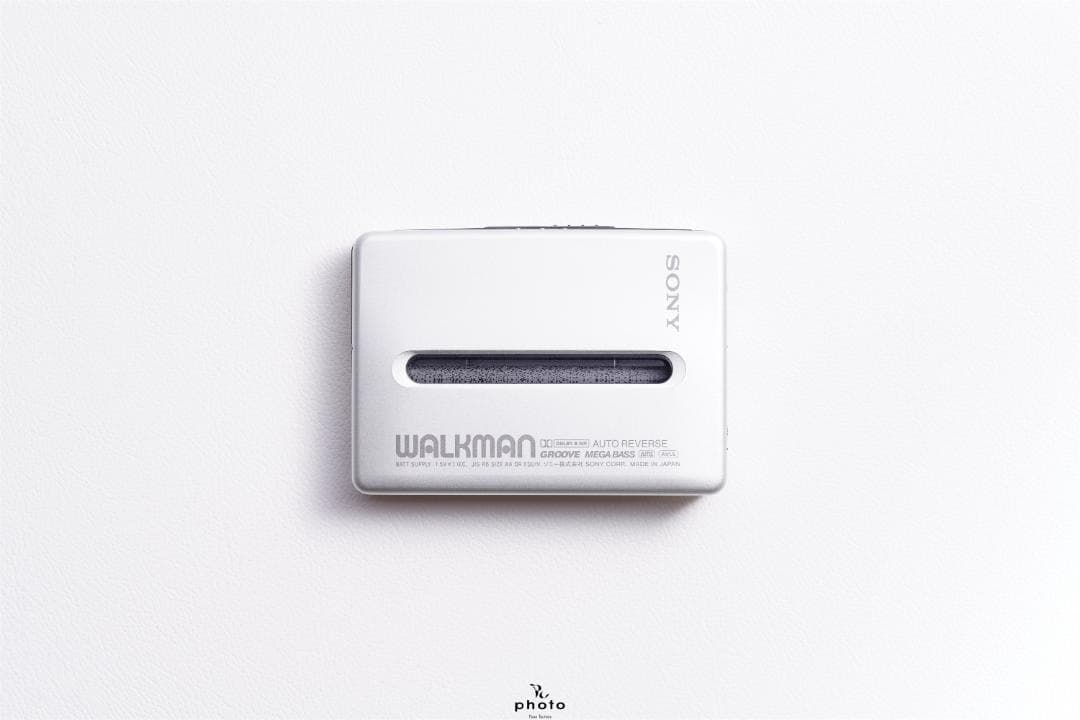 SONY WALKMAN 名機 カセットウォークマン WM-EX677 シルバー