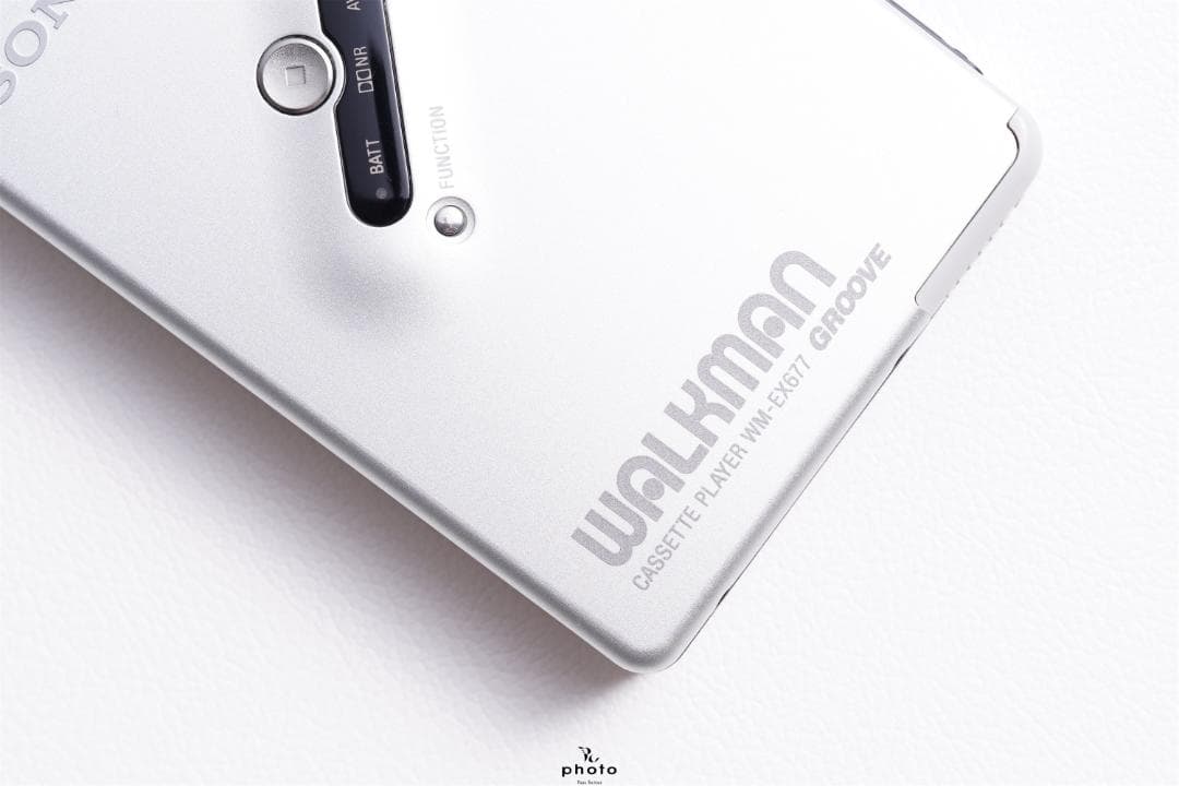 SONY WALKMAN 名機 カセットウォークマン WM-EX677 シルバー