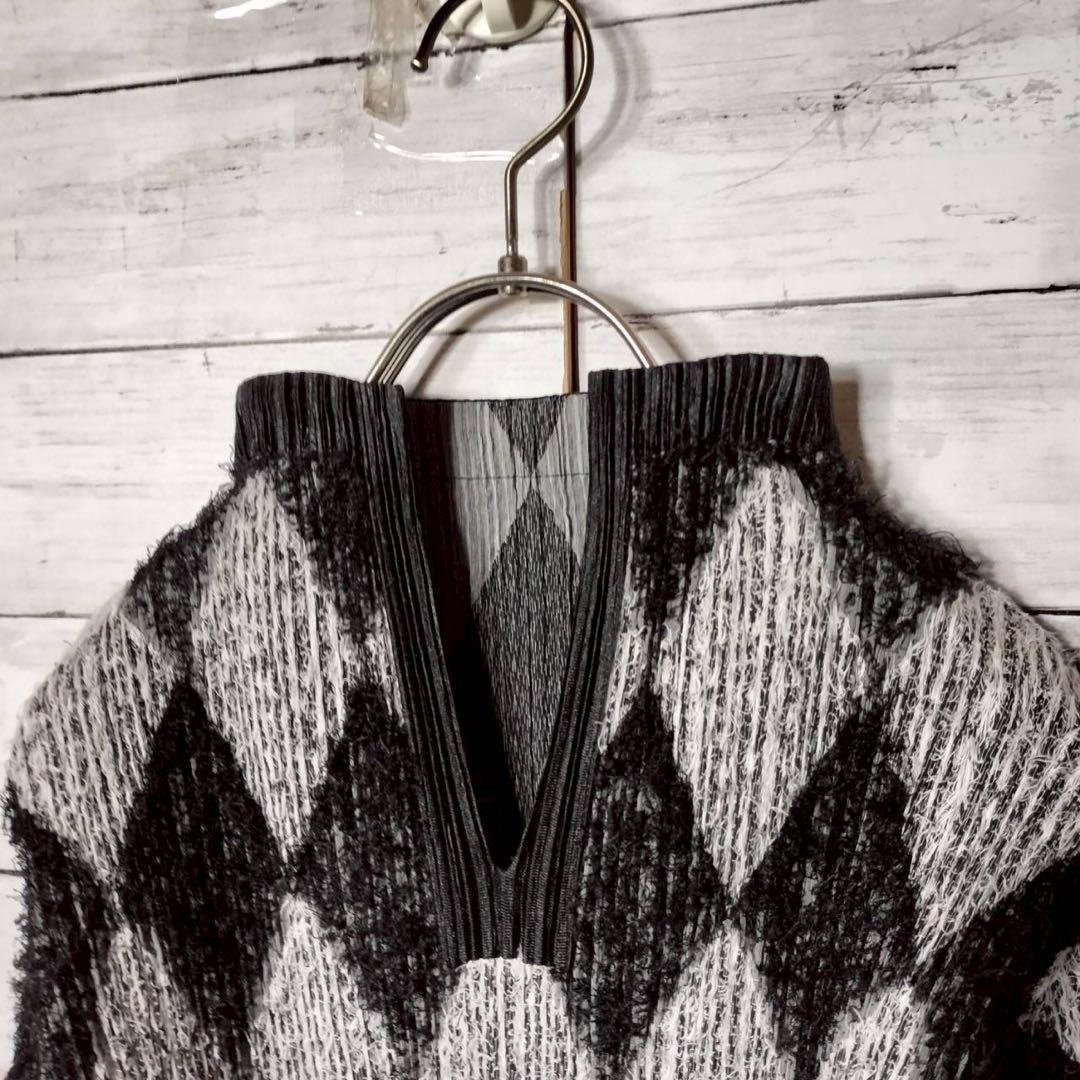 プリーツプリーズ イッセイミヤケ Vネック ダイヤモンド柄 シャギーカットソー