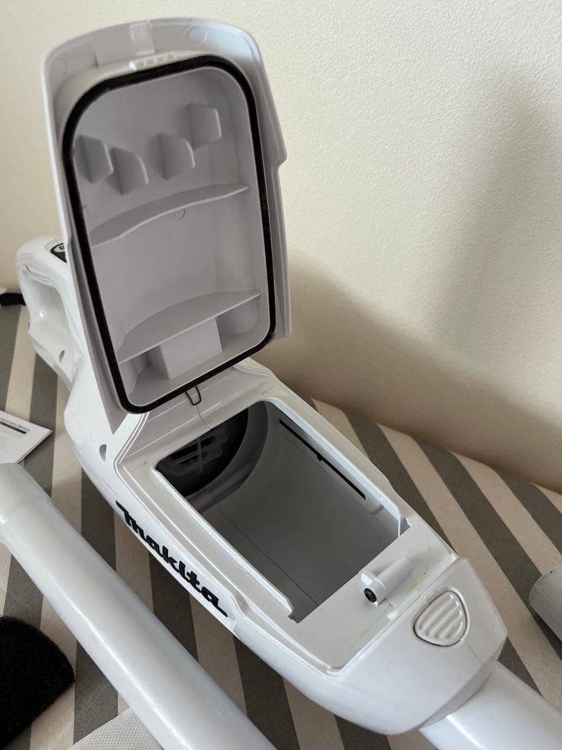 マキタ コードレス掃除機 CL107FDSHW