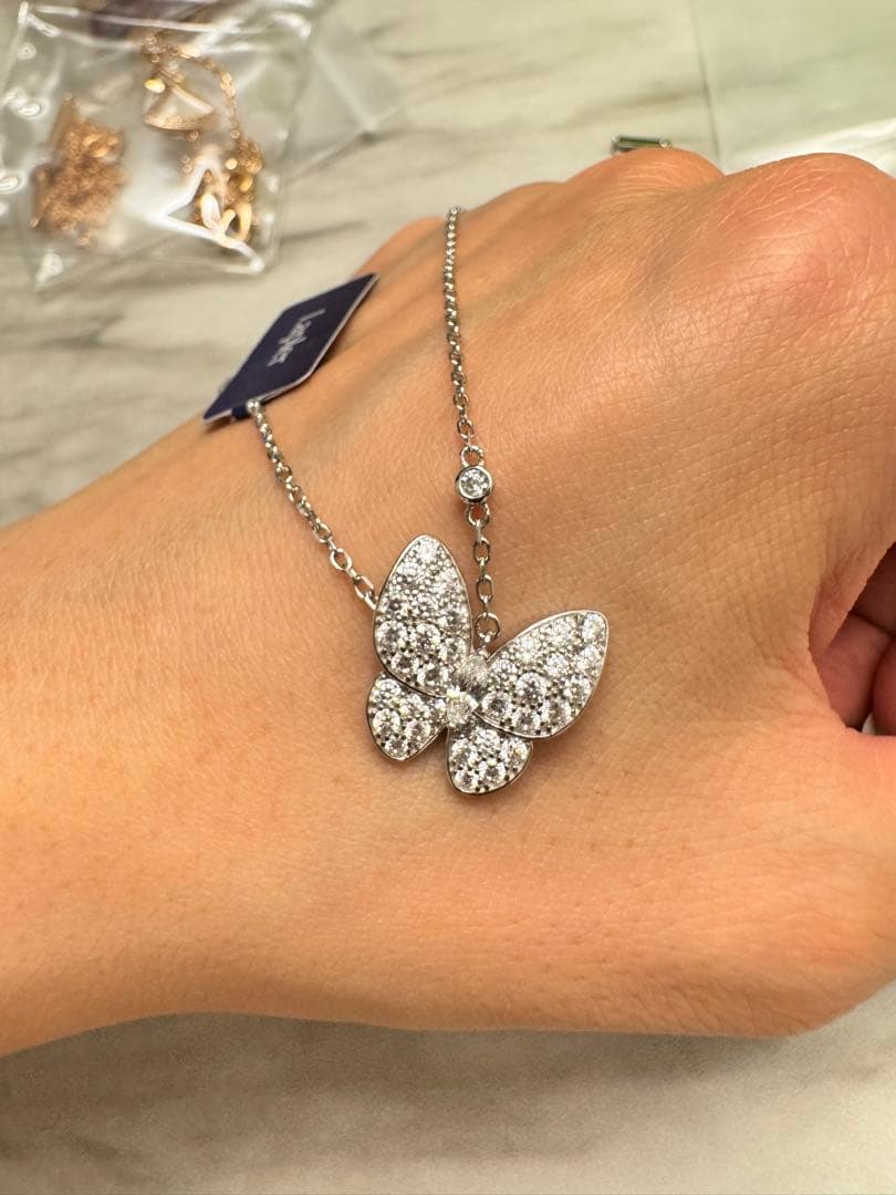 クリスタル蝶デザインネックレス