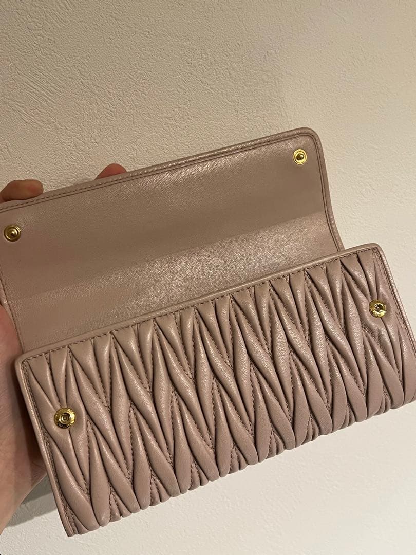 miumiu マトラッセレザー　長財布