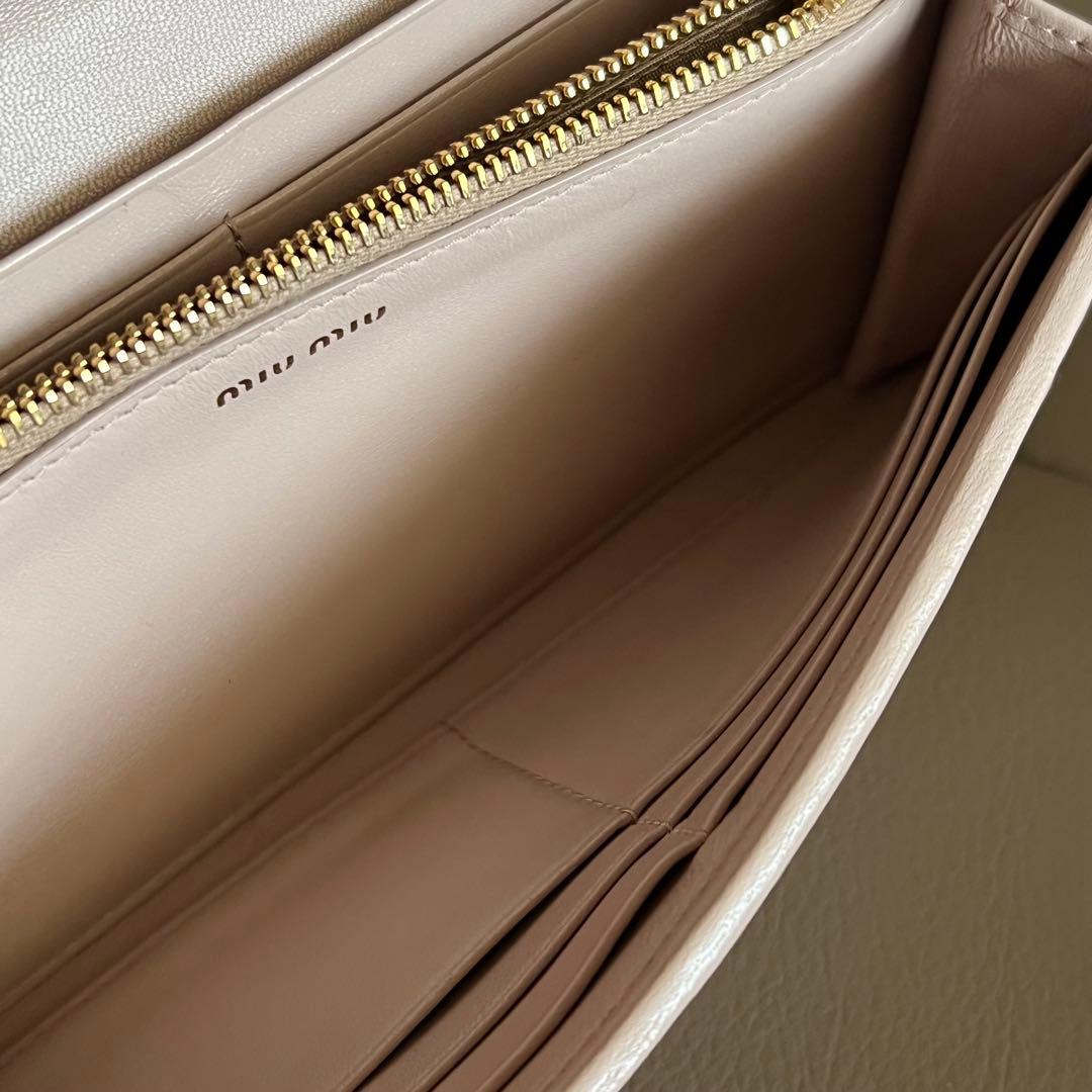 miumiu マトラッセレザー　長財布