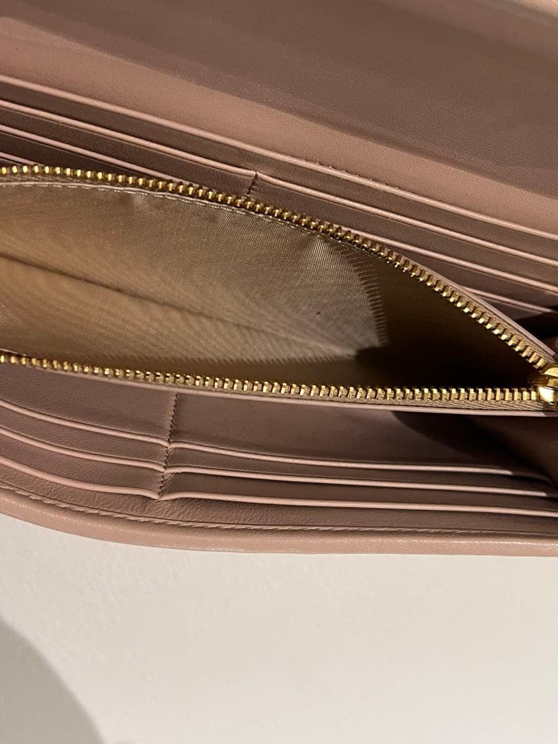 miumiu マトラッセレザー　長財布