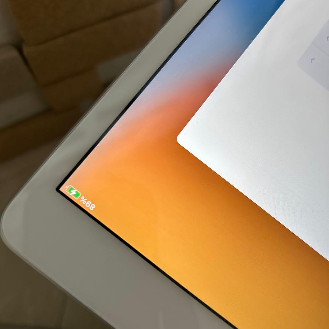 iPad 第8世代　タブレット　本体　SIMフリー