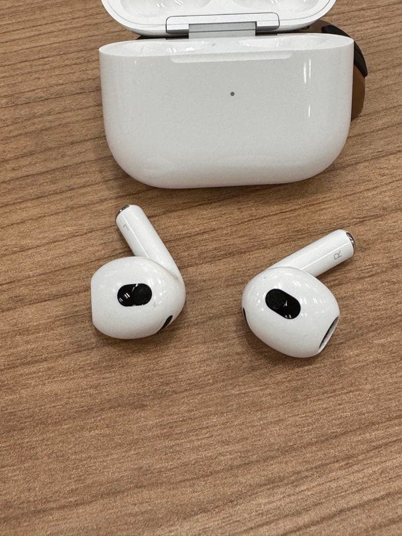 Apple AirPods 第3世代 A2564｜美品・保護ケース付き・動作良好