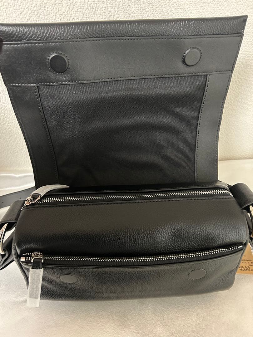 【新品未使用】BEARDSLEY レザーボディバック＆付け替えドット柄ベルト