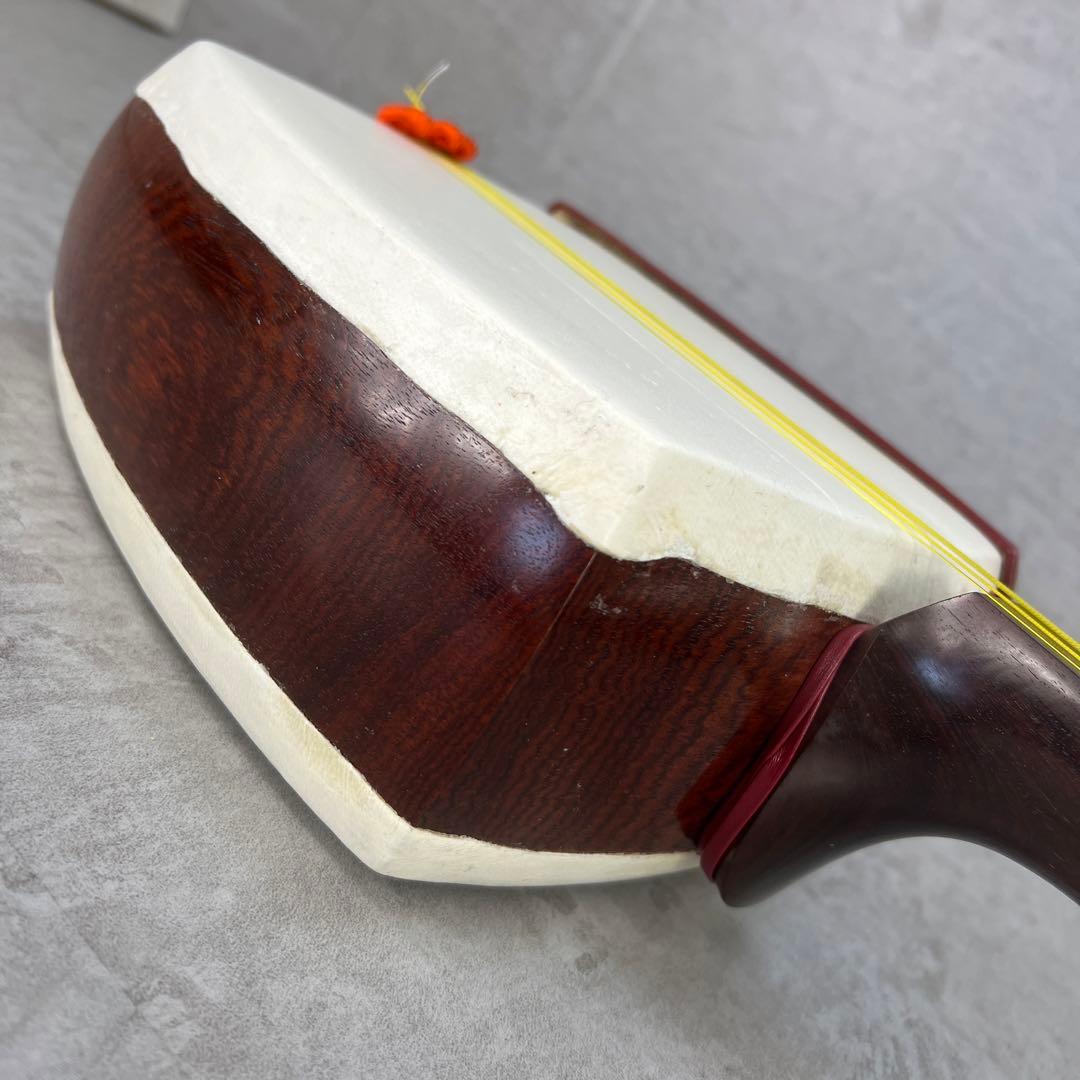 メンテナンス済み　津軽三味線　紅木　一本溝　正寸　宇柄糸巻き　両面皮張り替え