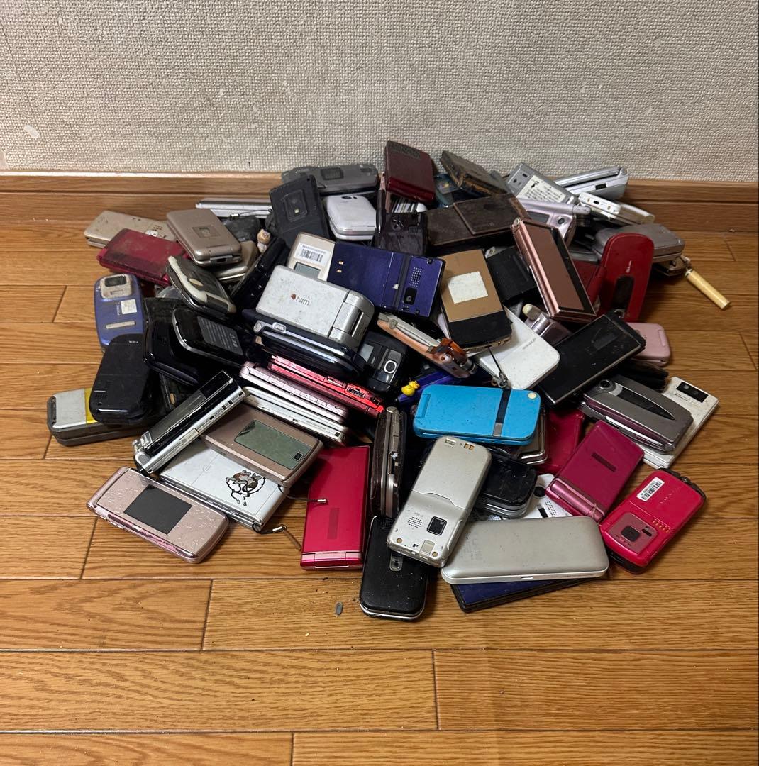ぽ*け様 ジャンク品　ガラケー　13.3 KG まとめ 110台　本体