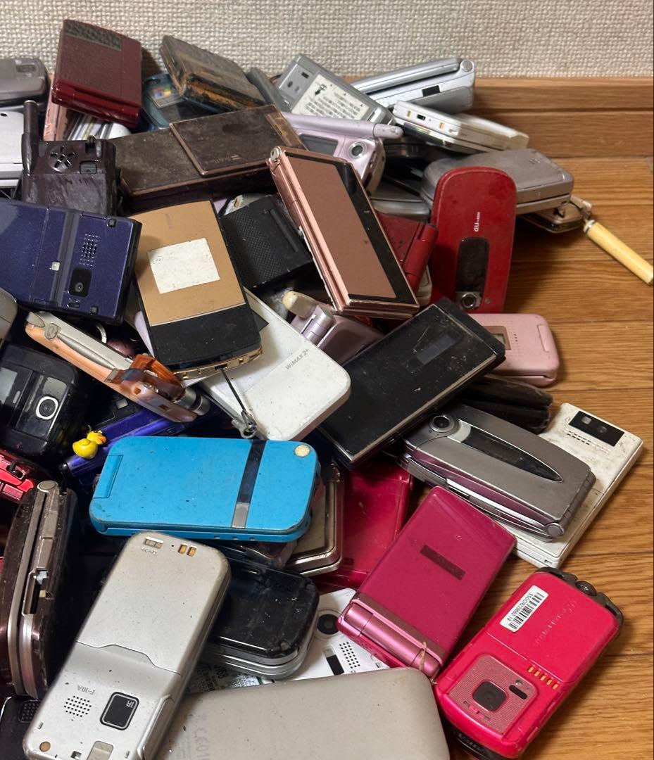 ぽ*け様 ジャンク品　ガラケー　13.3 KG まとめ 110台　本体