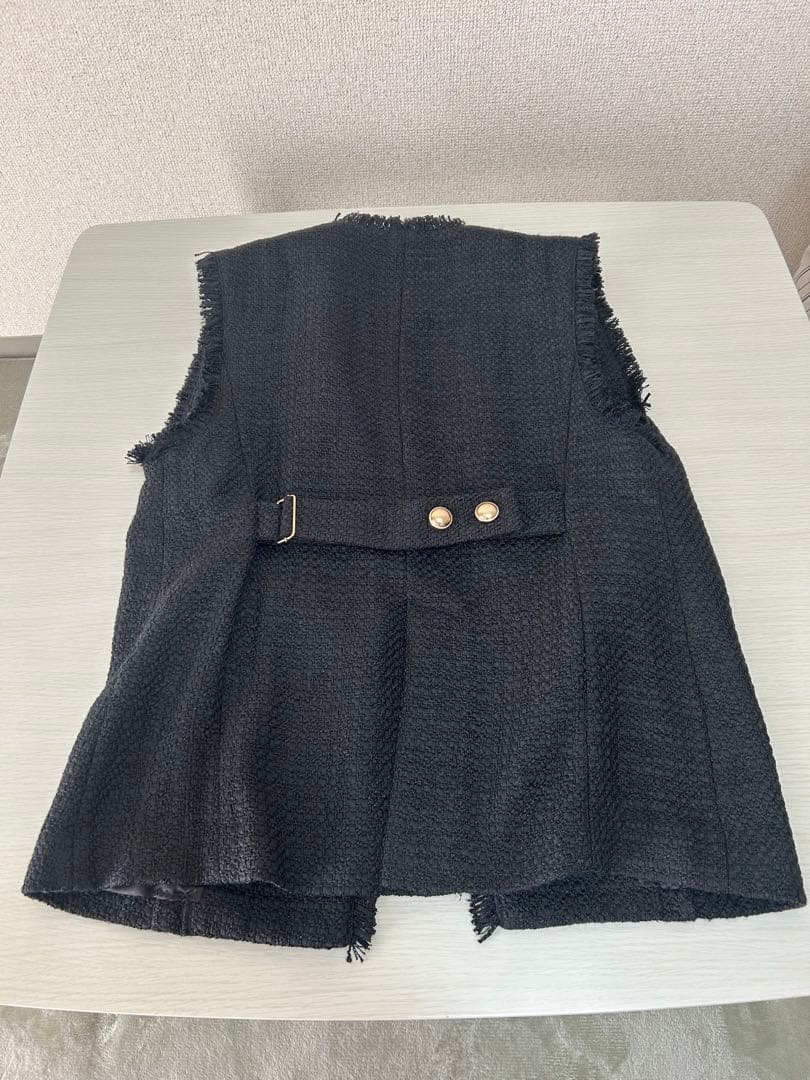 STRATA エストラータ　ゴールドボタンノーカラーツイードジレ　タグ付き