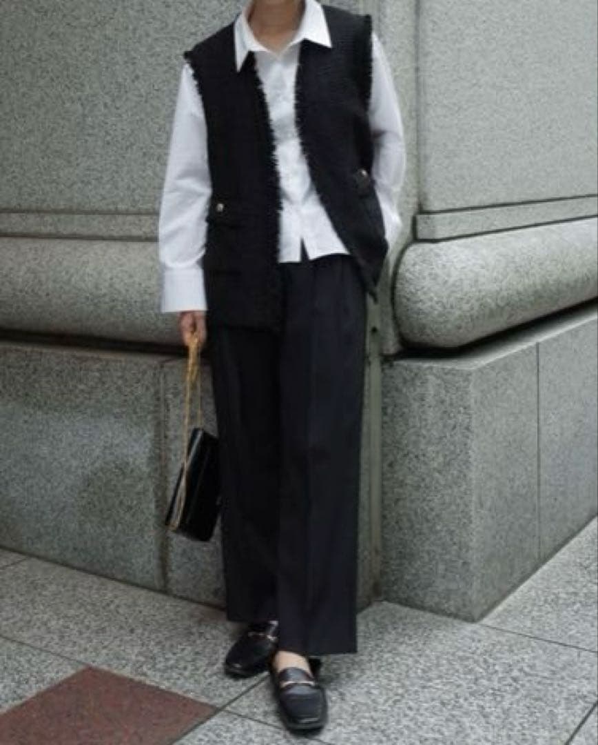 STRATA エストラータ　ゴールドボタンノーカラーツイードジレ　タグ付き