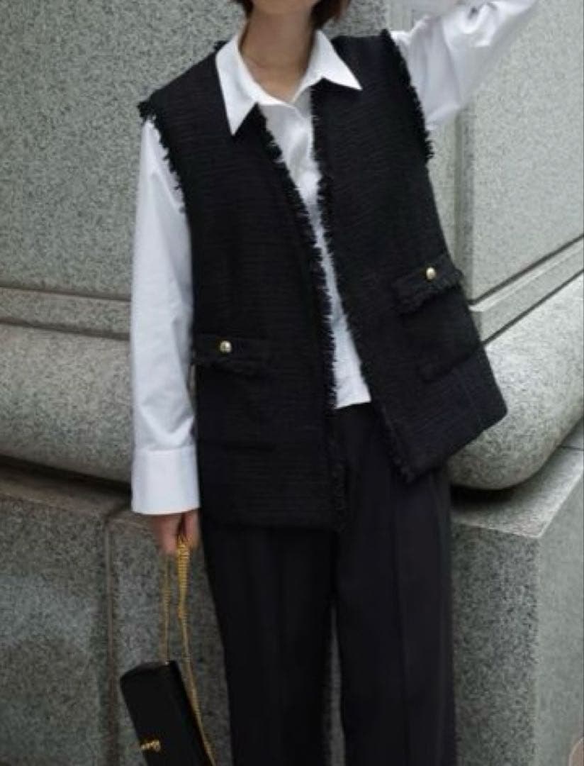 STRATA エストラータ　ゴールドボタンノーカラーツイードジレ　タグ付き