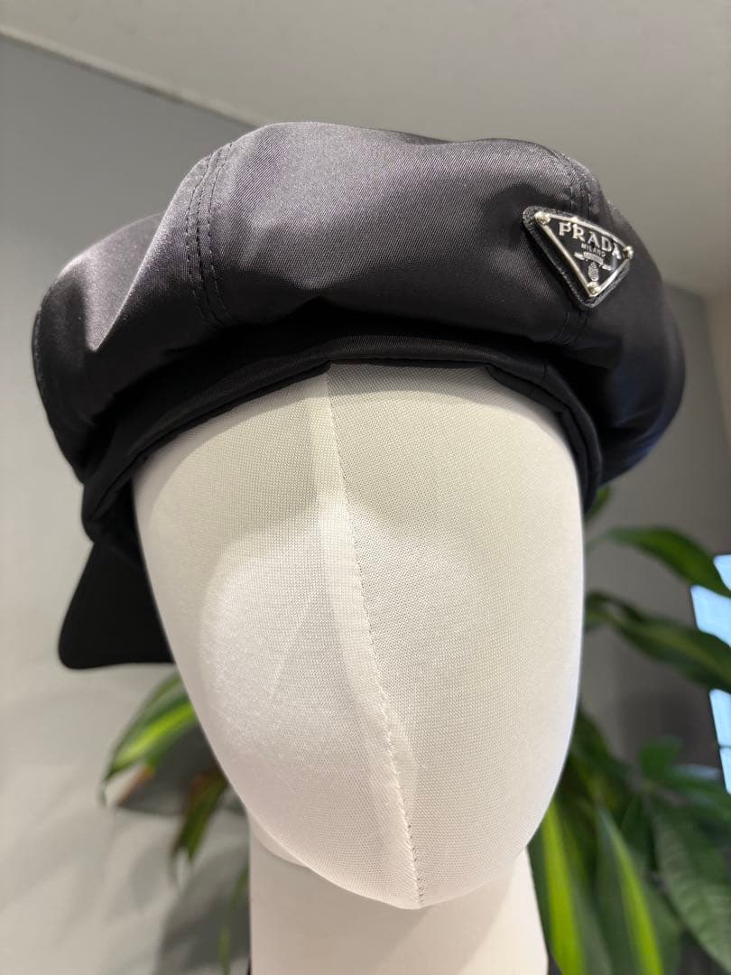 美品 PRADA プラダ　黒 キャスケット サイズ　M 箱付き