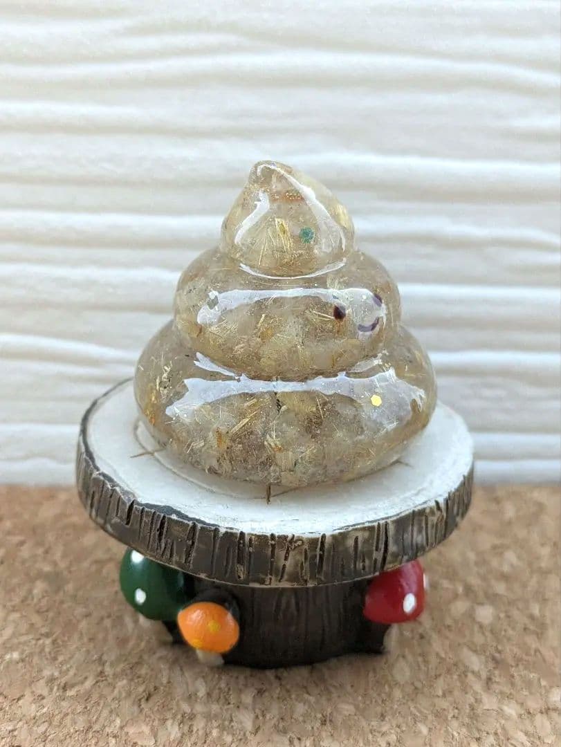 【つる927】ゴールドルチルクォーツのうんこちゃん形オルゴナイト☆他３点