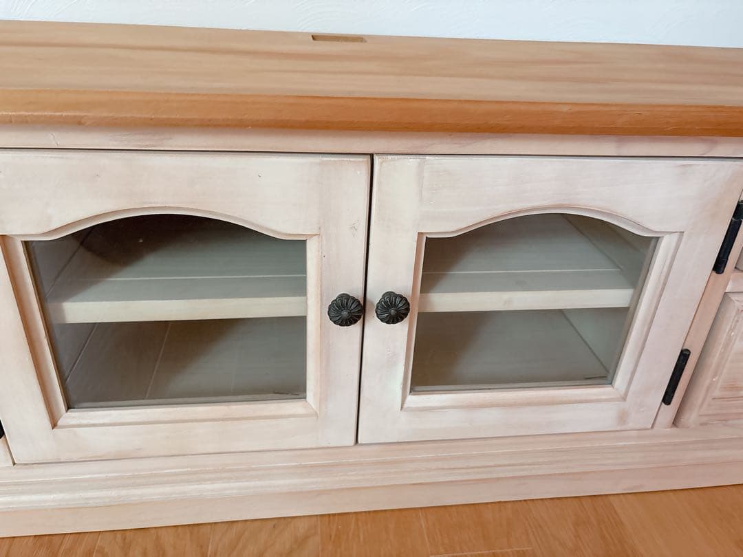 木製テレビ台 引き出し4つ ガラス扉付き　フレンチカントリー風　150センチ