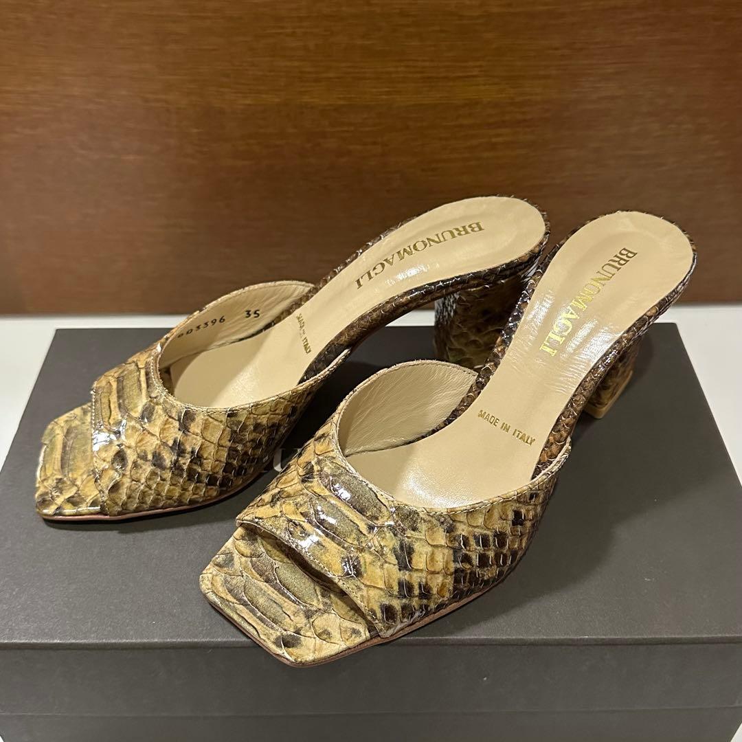 ◆pockypocky◆BRUNO MAGLI 型押しパイソン　サンダル