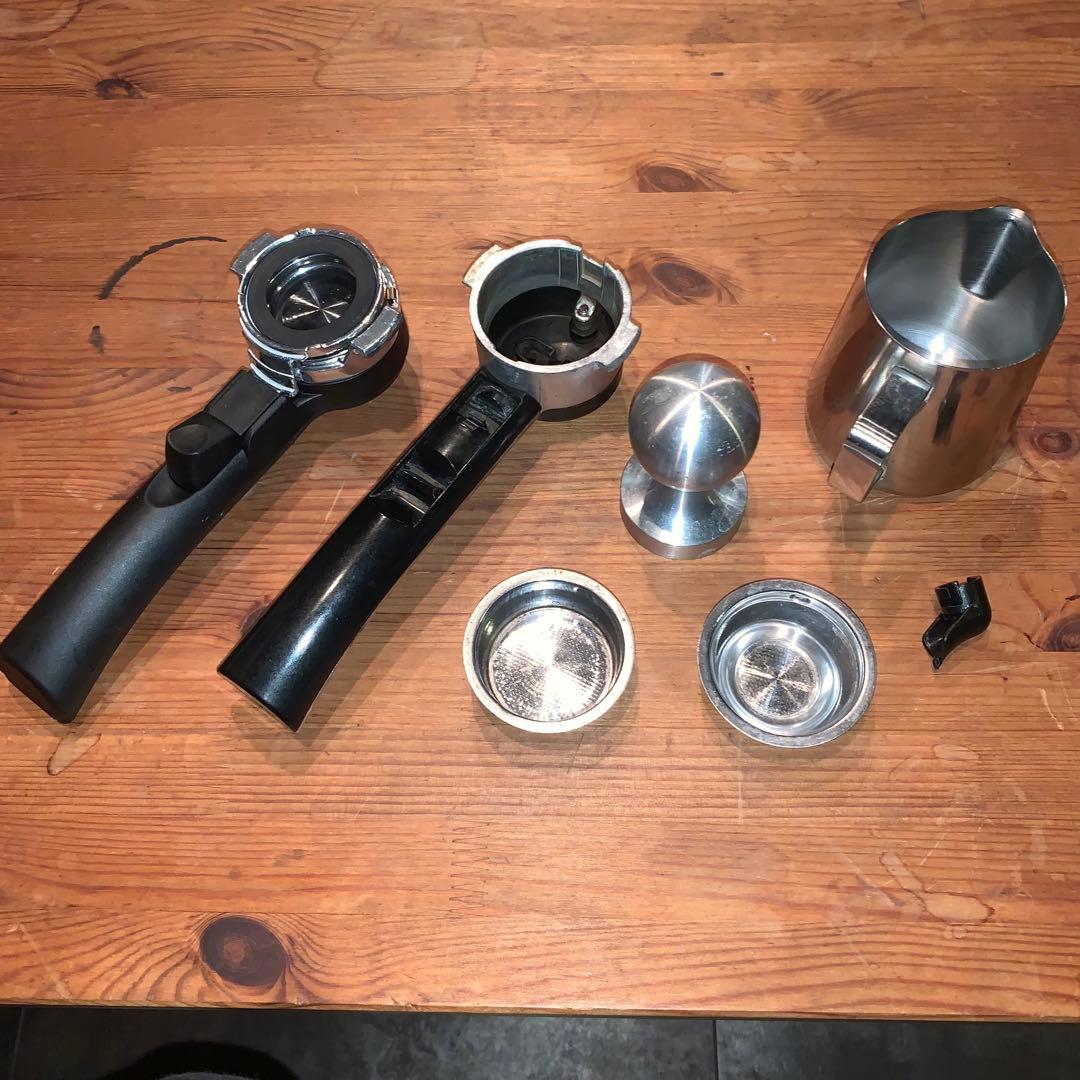 デロンギ　エスプレッソ・カプチーノメーカー　レッド