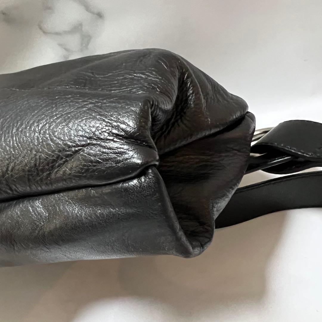 美品☆ カワカワ　ハトメ　 ボディバッグ レザー