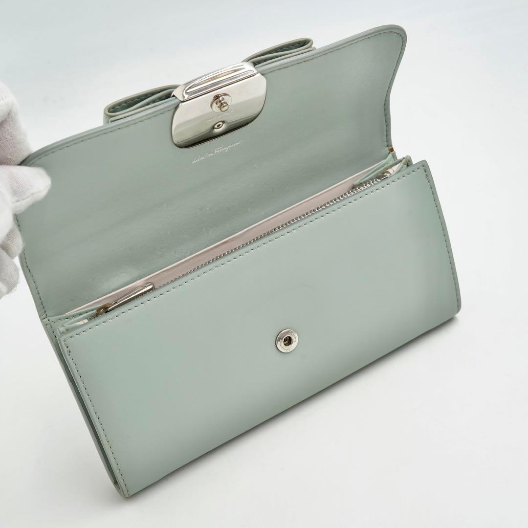 【極美品】Ferragamo 定期付　フラップ　スナップ　ヴァラリボン