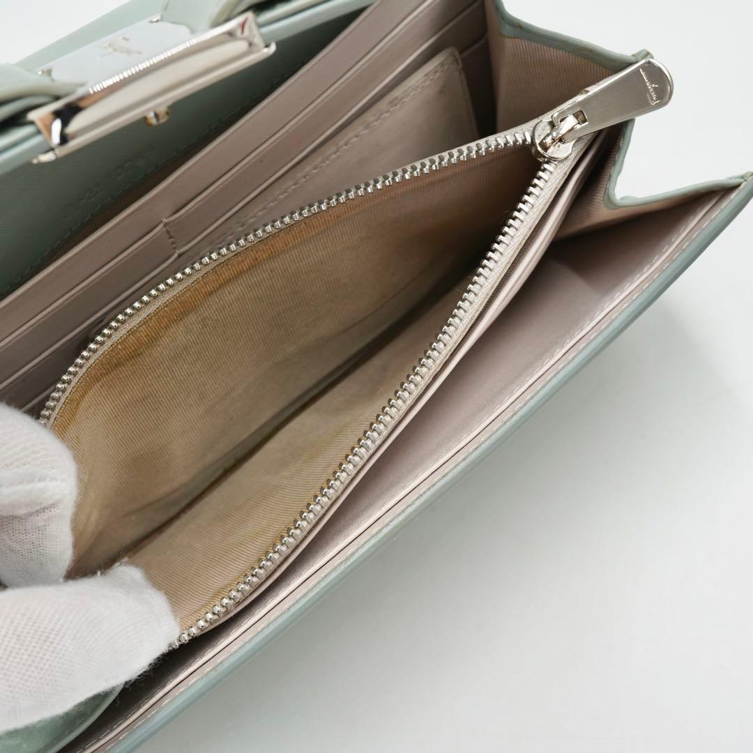 【極美品】Ferragamo 定期付　フラップ　スナップ　ヴァラリボン