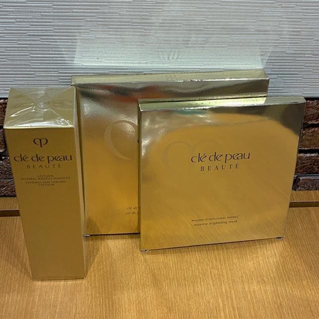 ♪クレドポーボーテ　化粧水170ｍl コンサントレイリュミナトゥール、マスク付き