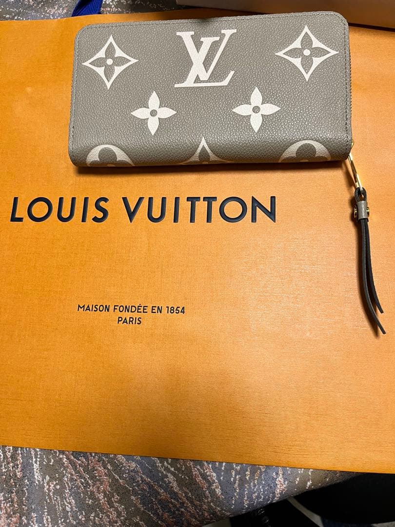 ルイヴィトンアンプラントジッピーウォレット　新品