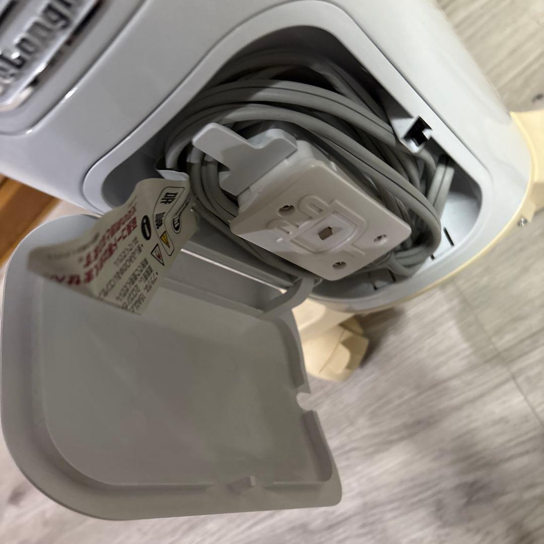 デロンギ　オイルヒーター スリムデザイン