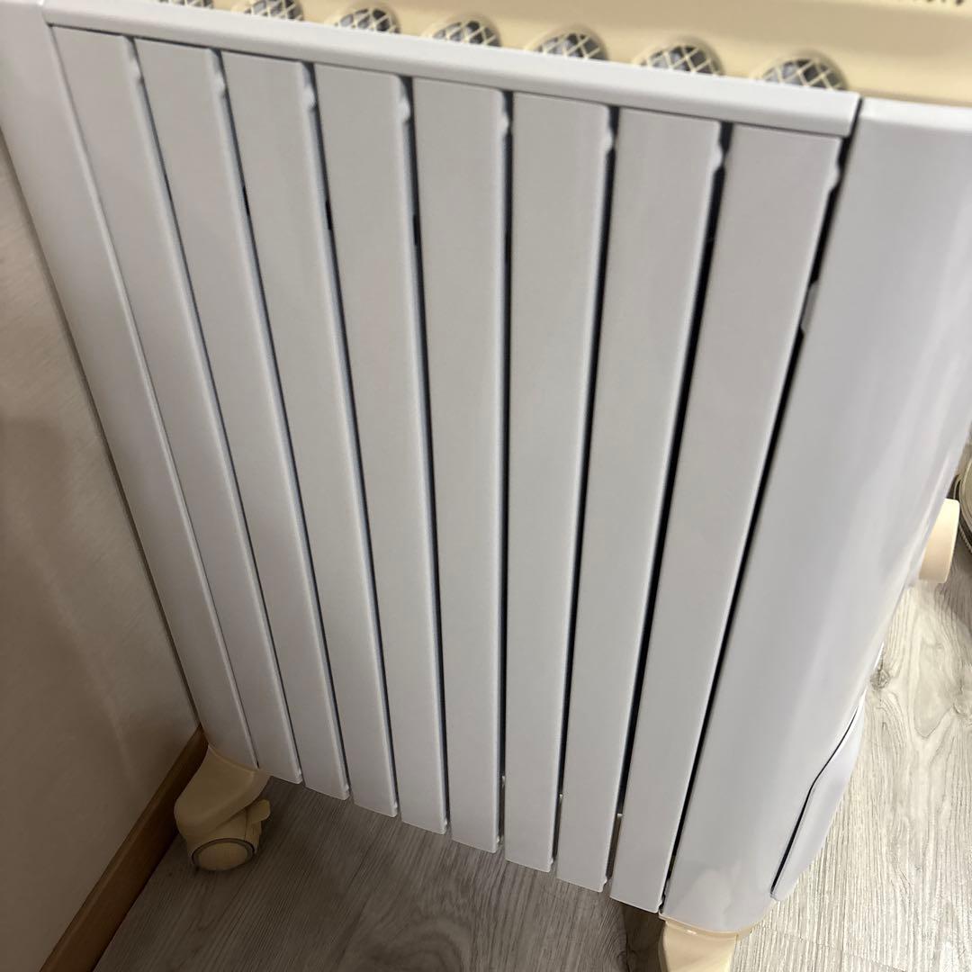 デロンギ　オイルヒーター スリムデザイン