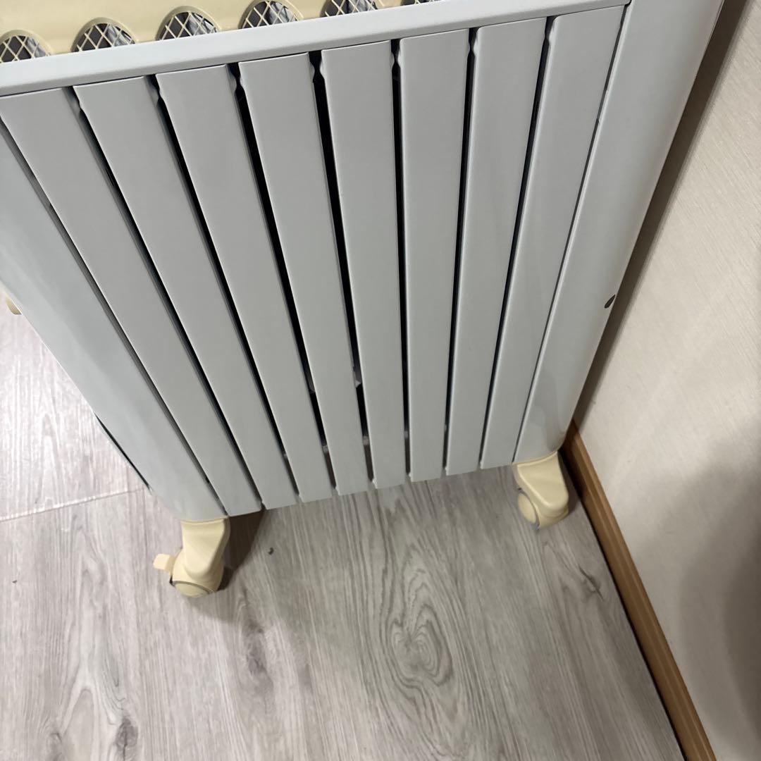 デロンギ　オイルヒーター スリムデザイン