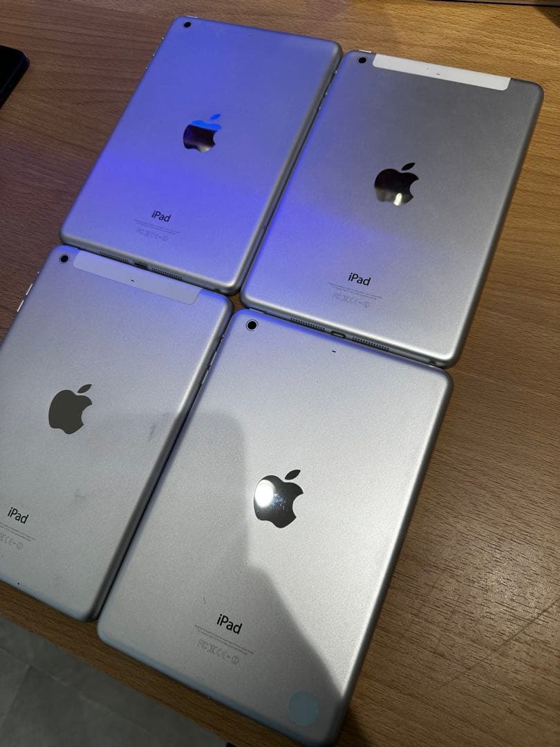 【激安】iPad mini 2 Wi-Fiモデル　シルバー 4台セット　不良なし