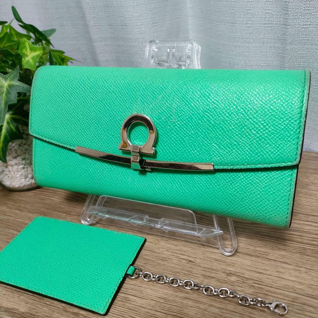 極希少 Ferragamo 長財布 グリーン メタルバー フェラガモ 財布 緑