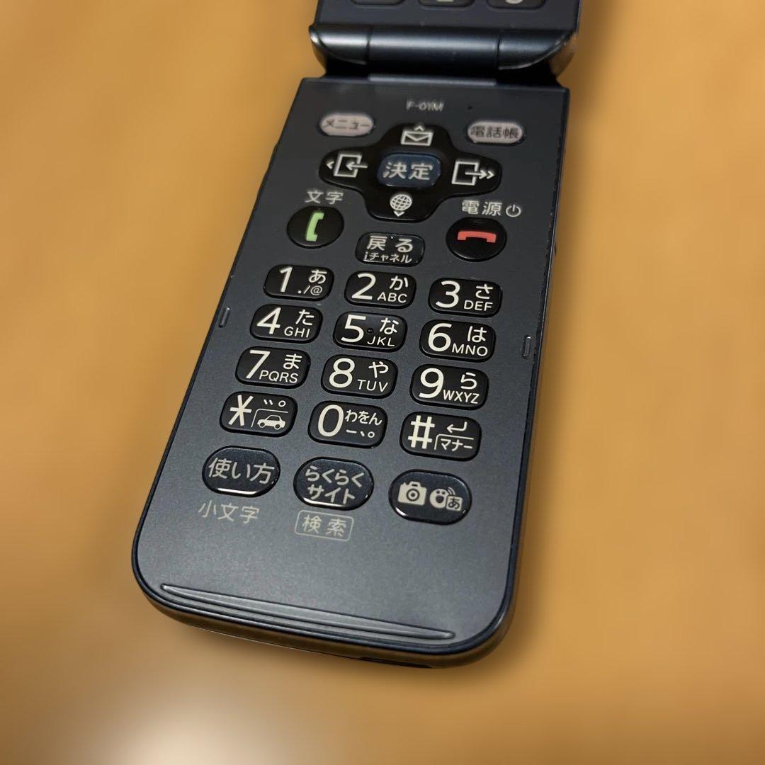 ドコモ　F-01M ガラケー　らくらくホン ブラック 純正充電器付き　美品