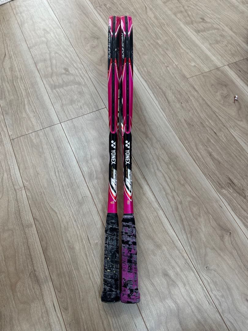 ヨネックス　ナノフォース8V Rev マゼンタ　2本セット