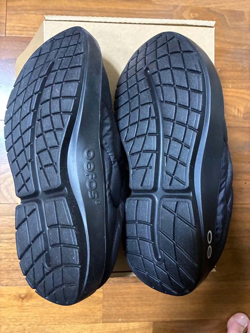 Oofos OOcoozie Thermo Muleブラック サンダルサイズ41