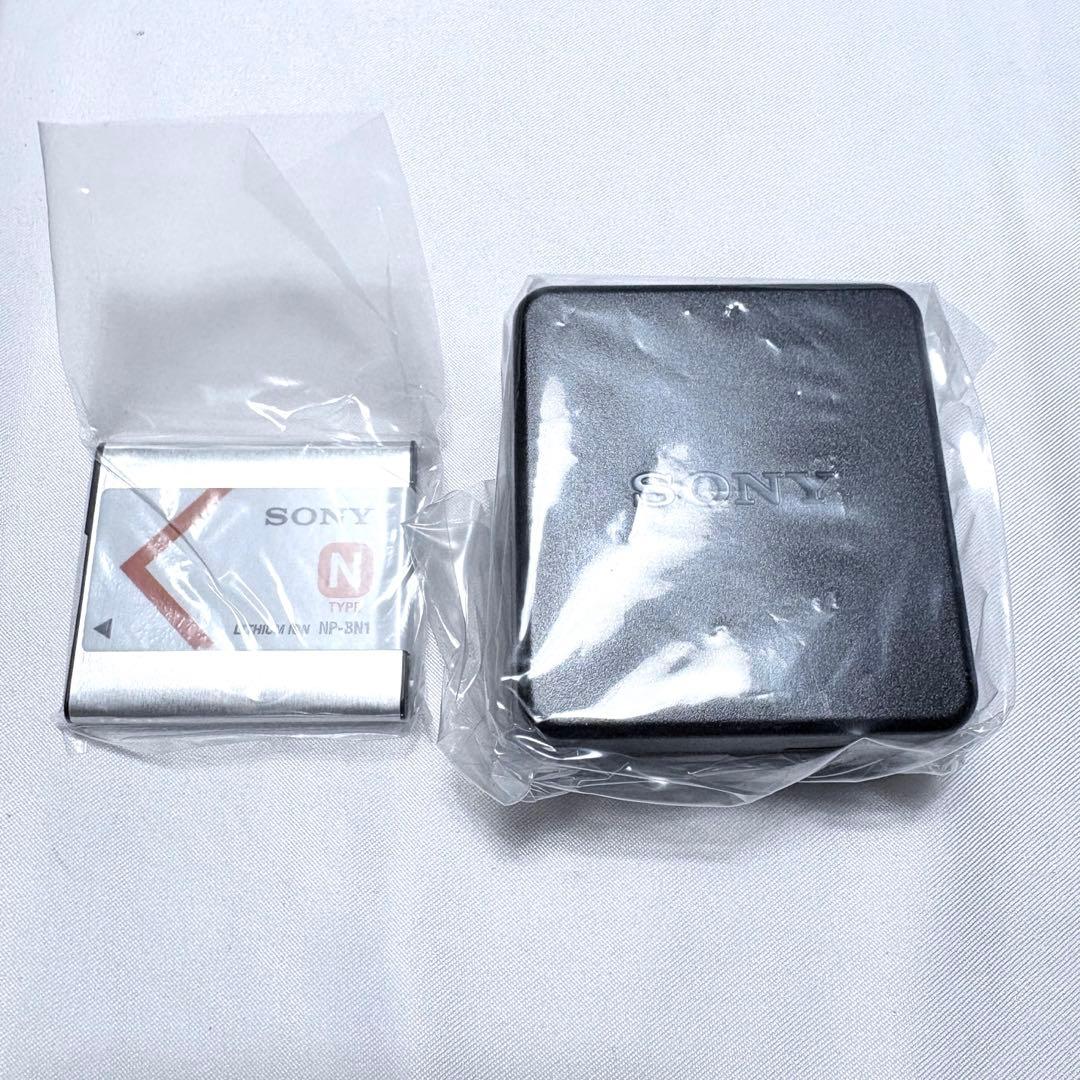 【未使用品】 SONY CyberShot DSC-WX7 シルバー デジカメ