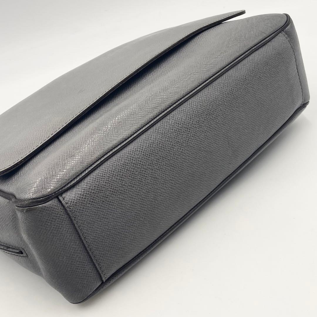 ルイヴィトン タイガ ロマンMM グラシエ ショルダーバッグ クロスボディ