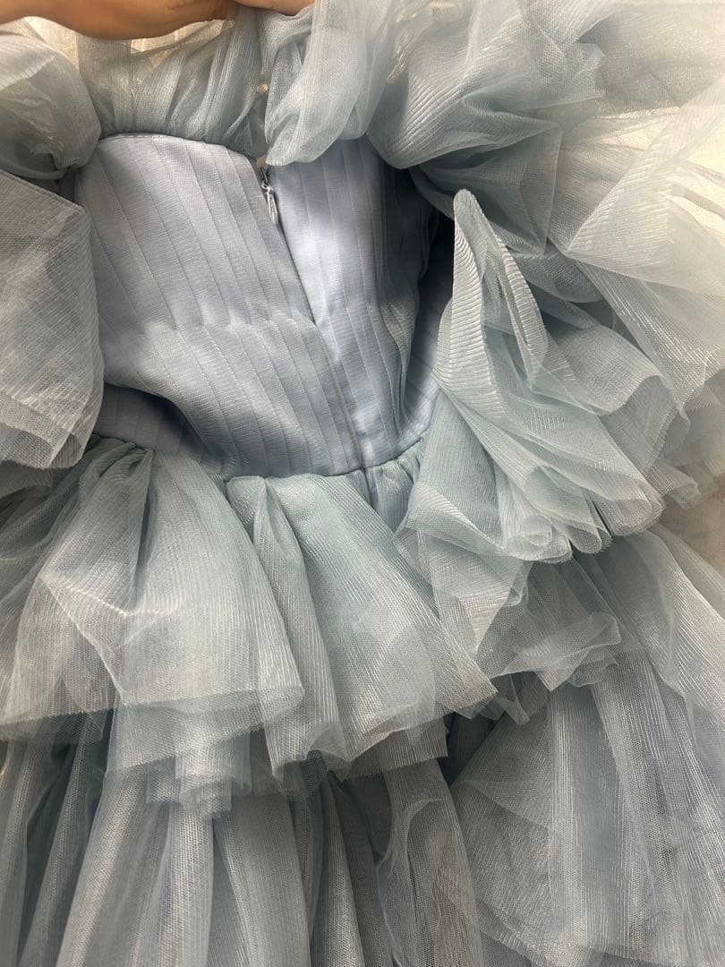 定価35万　ライトブルー ティアードフリル ウェディングドレス